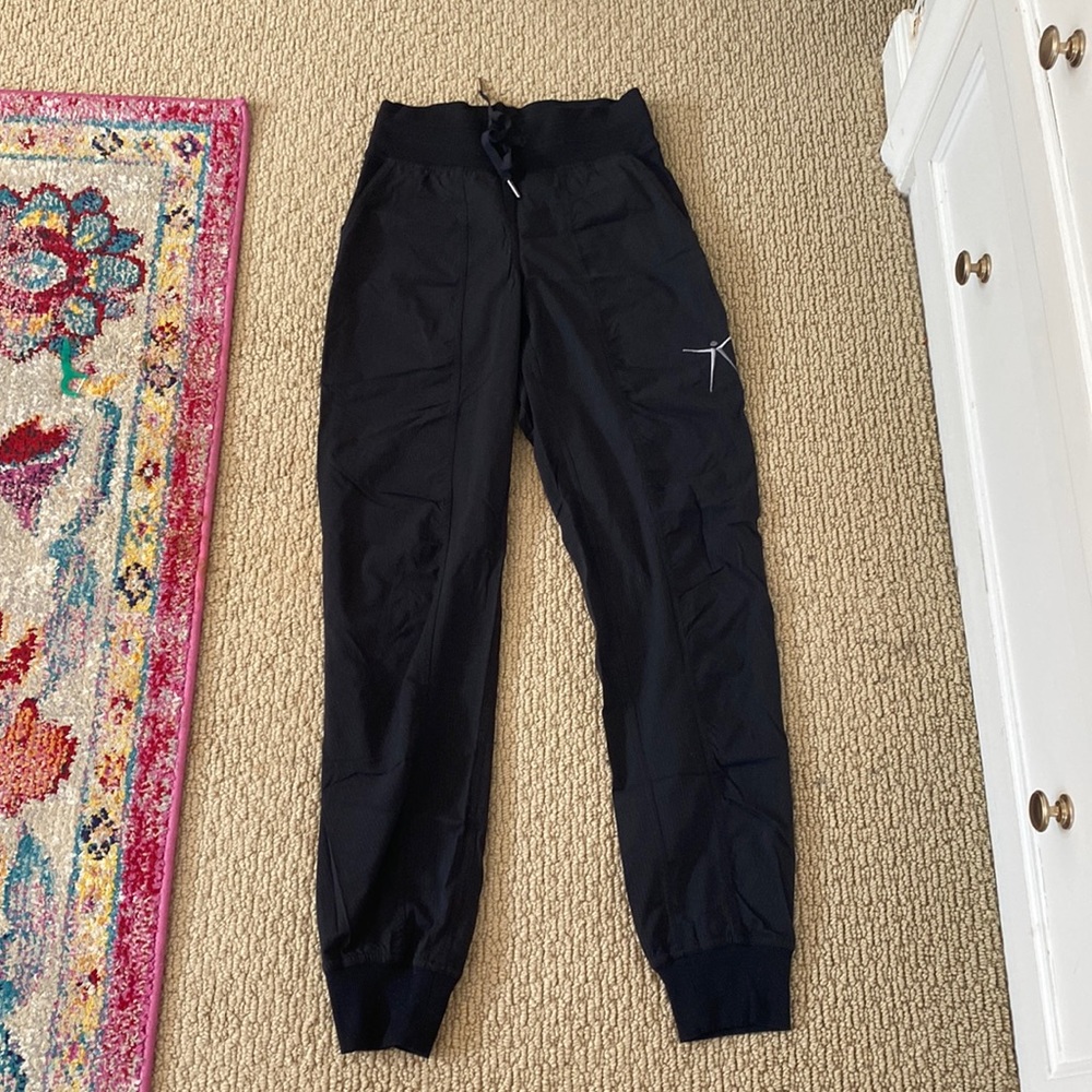 Size 2 lululemon joggers